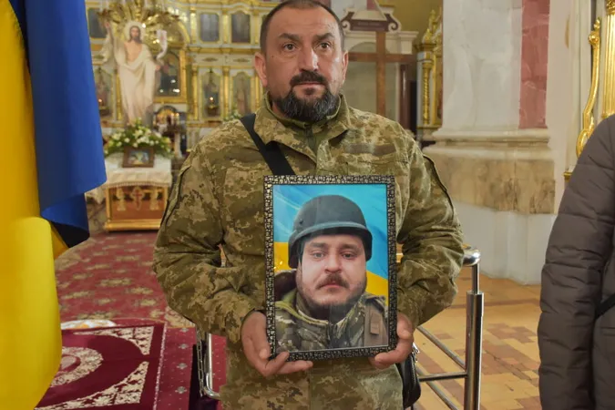 Навіки додому: Луцьк попрощався з двома мужніми воїнами – Анатолієм Андрусиком та Богданом Новосадом