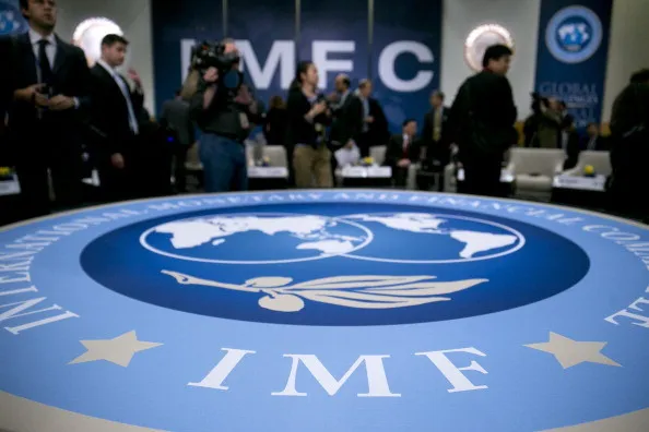 Підвищення пенсійного віку і скорочення бюджетників – вимоги МВФ на 2017 рік