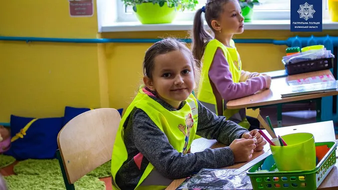 На Волині школярам подарували світловідбивні елементи (фото)