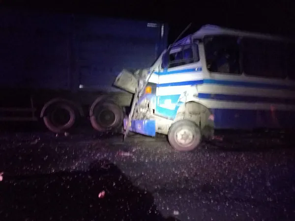 На Волині автобус в'їхав у вантажівку, є постраждалі (фото)