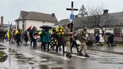 Залишилась дружина і діти: на Волині прощались із військовим Дмитром Мельничуком (фото)