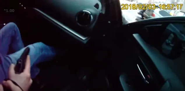 П'яний водій з пробитими колесами у Луцьку їздив при зброї (відео)