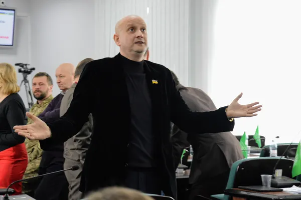 «Не свинячі очі, а совинячі. Такі очі як в сови, великі!»