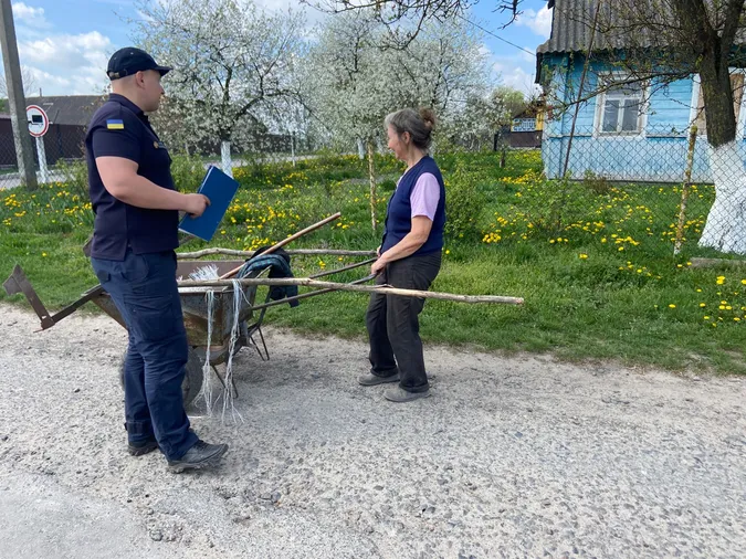 У Ковельському районі чоловік поряд з будівлями розвів багаття: як покарали (фото)