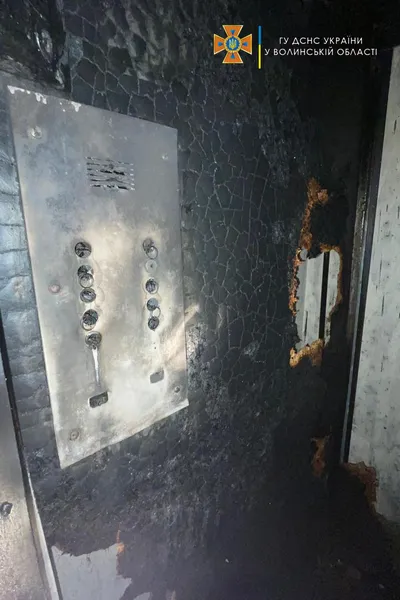 У Луцьку загорівся ліфт у 9-поверхівці: рятувальники евакуювали шістьох людей (фото, відео)