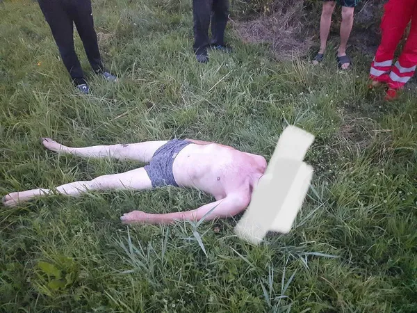 У Володимир-Волинському районі у ставку втопився чоловік (фото 18+)