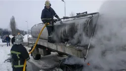 У Рожищі під час руху молоковоза загорілося колесо (фото, відео)