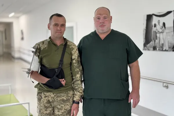 Кисть висіла, а пальці не рухались: як воїну з Волині рятують руку (фото)