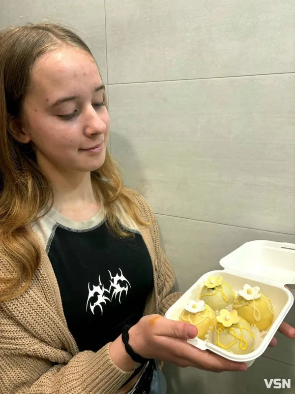 Торти, моті та зефір: як 14-річна лучанка перетворила кулінарне хобі на бізнес (фото)