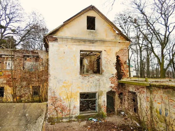Показали, що лишилося від легендарного маєтку Вільгів у Голобах (фото)