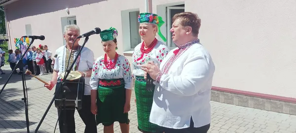 Понад 25 тисяч на авто для військових: як ярмаркували у Крупі (фото)