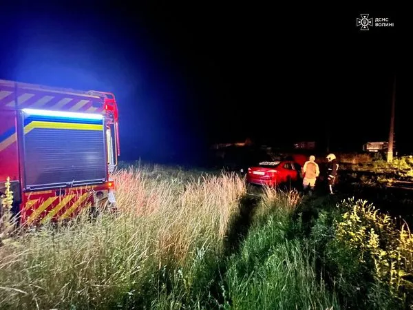 У Ковелі автомобіль застряг на залізничній колії (фото)
