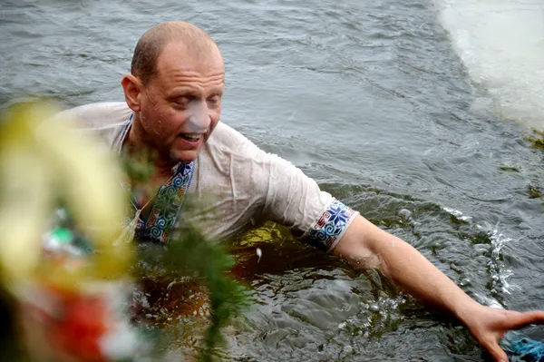 Як у Луцьку віряни занурювалися на свято Хрещення (фото)