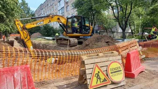 У Луцьку через ремонт тепломережі 16 будинків – без гарячої води: коли завершать роботи (фото, відео)