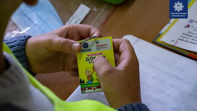 На Волині школярам подарували світловідбивні елементи (фото)