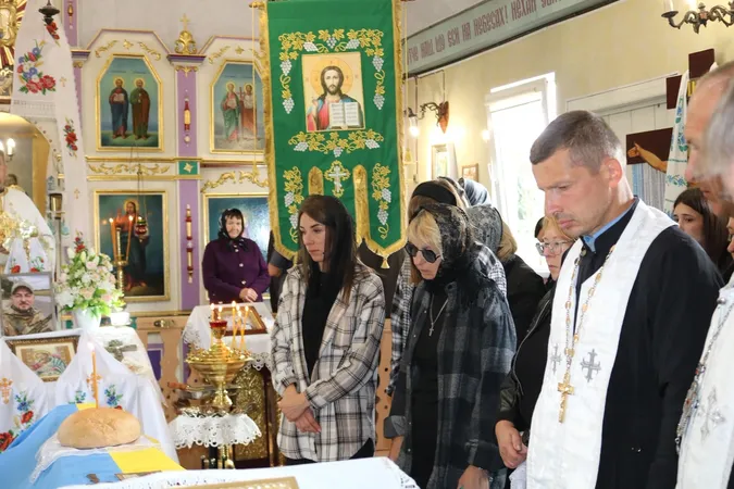 Прапор вручили синові: на Волині попрощалися із Героєм Сергієм Кацавальським (фото)