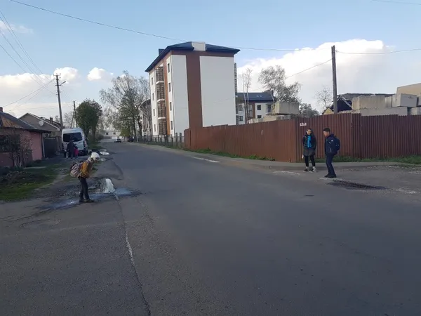 У Луцьку біля школи просять облаштувати «зебру» (фото)