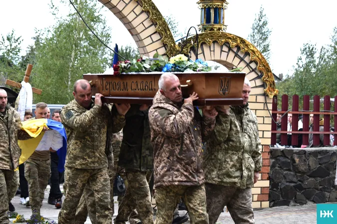 Повернувся не на весілля, а на свій похорон: на Волині попрощалися з капітаном волинської «сотки»