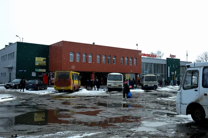 Луцька поліція зацікавилась територією автостанції № 1