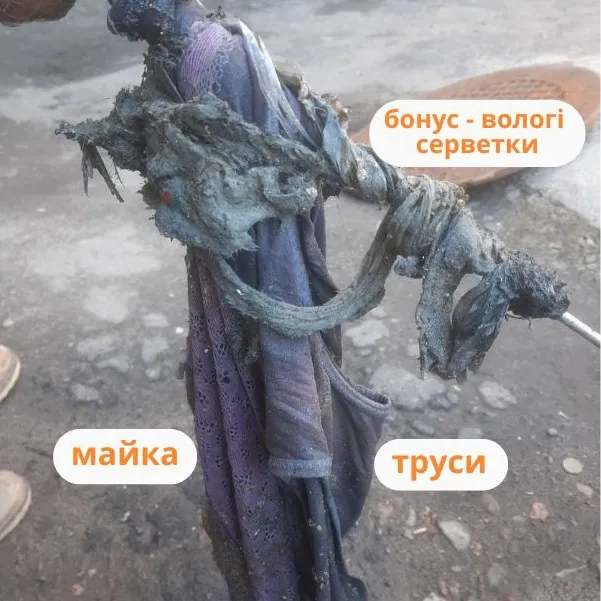 Труси, майка і серветки: нововолинські комунальники шукають власників знайдених речей (фото)
