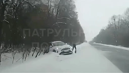 На Волині автівка злетіла з траси (відео)
