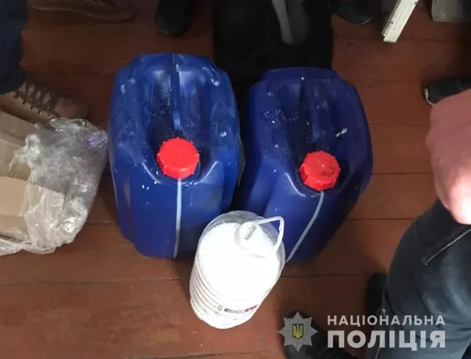 У Луцькому районі злочинці виготовляли й збували великі партії наркотиків (фото, відео)