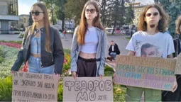 У Луцьку сотня людей вийшла на акцію за повернення Федорова на посаду Міноборони (фото)
