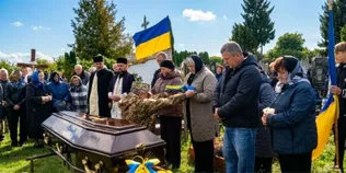 Понад рік чекали на звістку: на Волині поховали захисника Івана Міневича (фото)