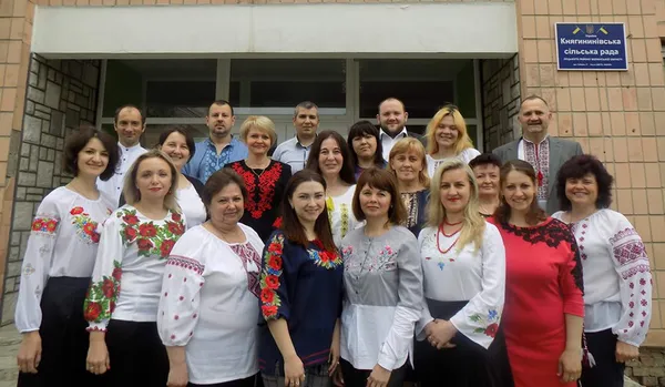День вишиванки: відомі волиняни одягнули сорочки (фото)
