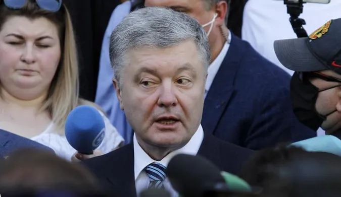 В ОП заявили, що «канали Порошенка» викинули з ефіру «через нарцисизм»