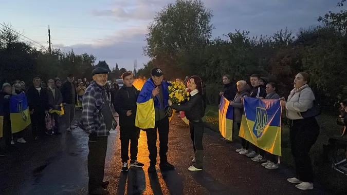 Воїн не стримував сліз: у Луцький район з полону повернувся Олексій Філімонов (фото)