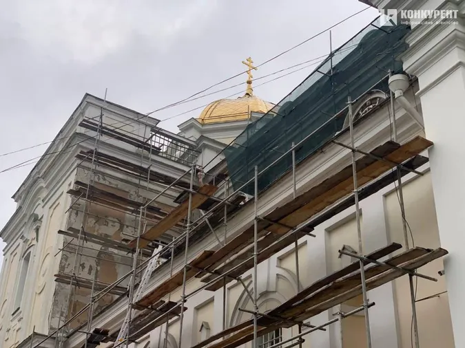 У Луцьку триває реконструкція Свято-Троїцького собору (фото)