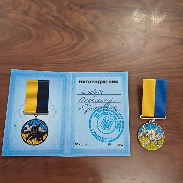Захисник з Волині, який лікується після поранення, отримав почесну відзнаку (фото)