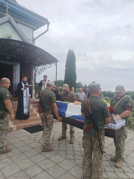 Загинув 4 роки тому: на Волині попрощались з Героєм Юрієм Засєкіним (фото)