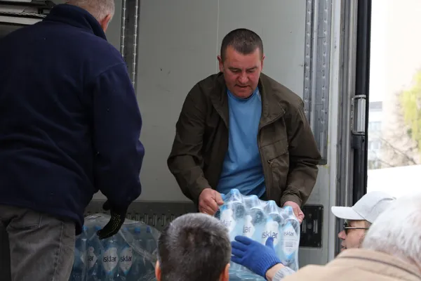 Вода і галети: у Луцьк доставили 40 тонн допомоги з Норвегії (фото)