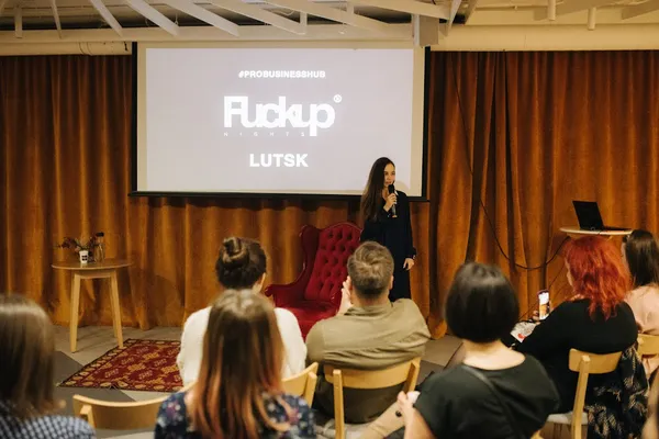 Cтерли з google, матюк в ефірі, попав на тисячі: перший  F%ckUp Nights у Луцьку (ФОТО)