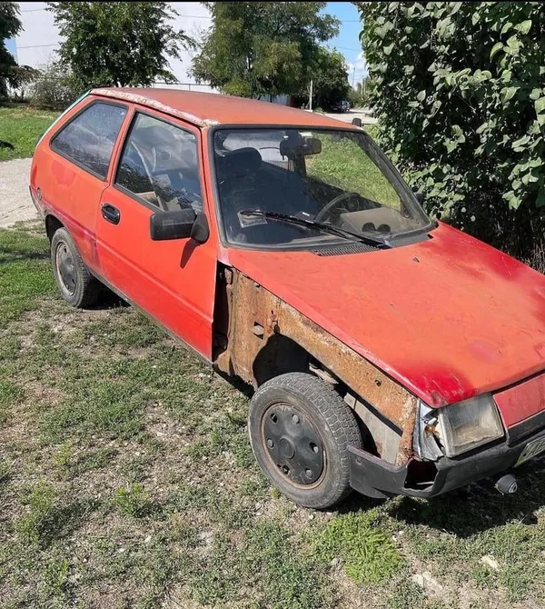 Лучанин продає діряву «Славуту» без дна за 1450 доларів (фото)