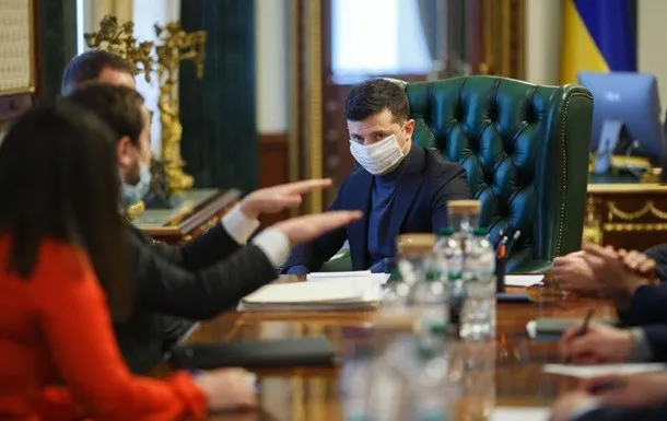 Зеленський похвалив українців за те, що масово не пішли в храми