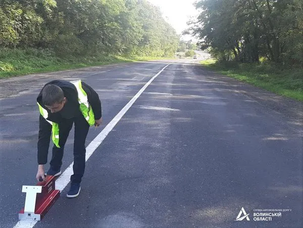 На волинських дорогах перевірили якість нової розмітки (фото)