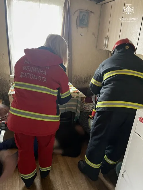 У Луцьку 61-річну жінку виявили без свідомості у власній оселі (фото)