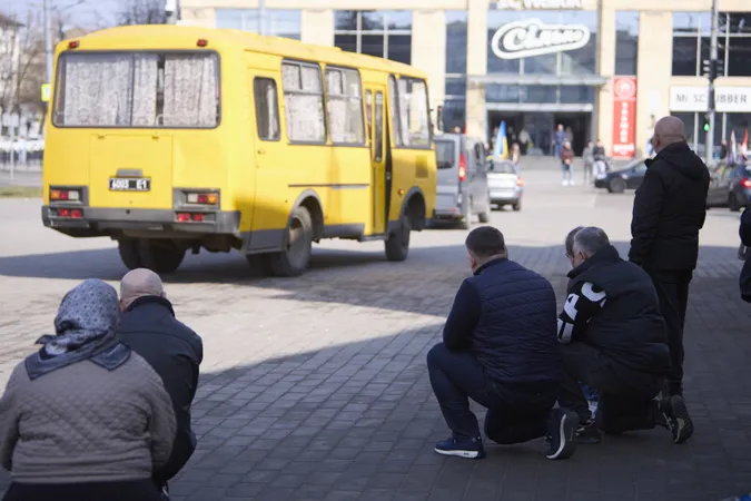Луцьк навколішки попрощався з загиблим на Донеччині захисником Олексієм Федоренком