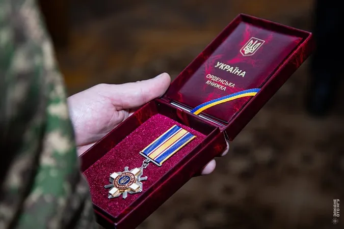 На Волині рідним загиблих нацгвардійців вручили державні нагороди (фото)