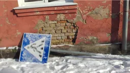 У Ковелі невідомі пошкодили дорожні знаки (фото)