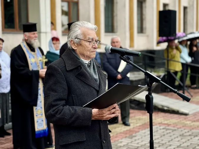 У Нововолинську створили 20-метровий вишитий рушник з іменами полеглих Героїв (фото)