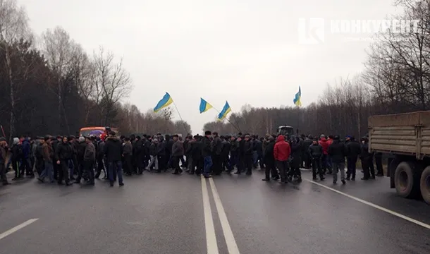Аграрії блокують трасу у Хмельницькій області