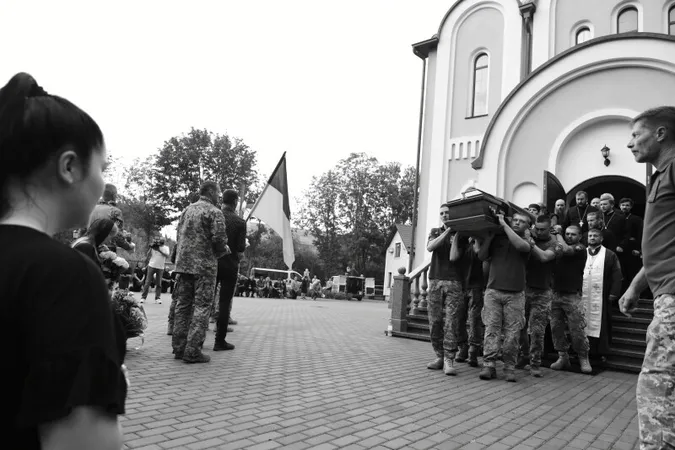 Луцька громада провела в останню путь Захисників Віталія Велічка та Антона Бучка (фото)