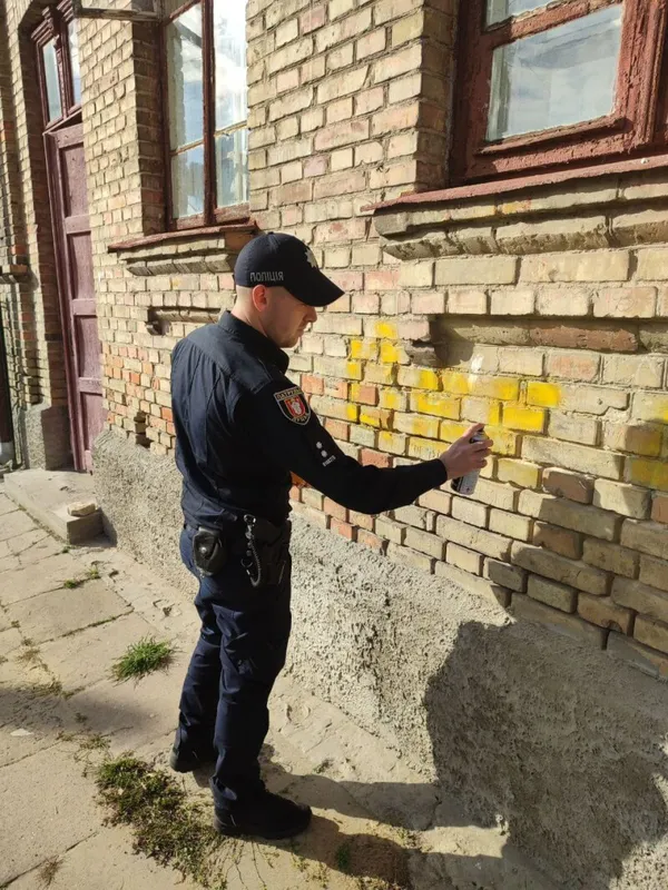 У Луцьку замалювали рекламу наркотиків на парканах і стінах (фото)
