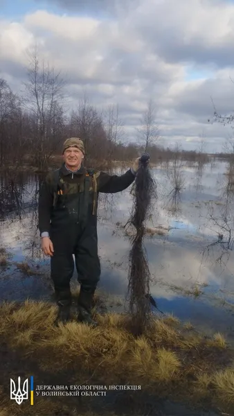 З водойми у Луцькому районі витягнули 820 метрів браконьєрських сіток (фото)