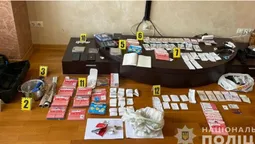 Ховали в одязі: волинські поліцейські викрили масштабну схему торгівлі метадоном (фото, відео)