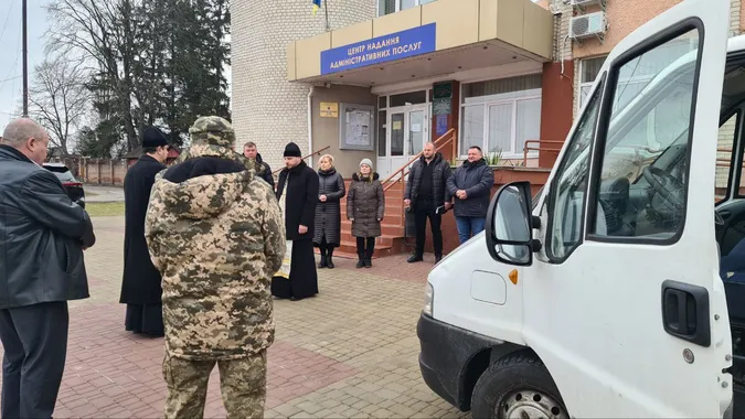 Наспівали на авто для ЗСУ – Підгайцівська громада відправила на фронт ще один бус (фото)